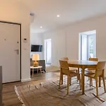 2Bdr Cozy Apartment In Graca By Lovelystay