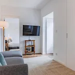 2Bdr Cozy Apartment In Graca By Lovelystay
