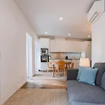2Bdr Cozy Apartment In Graca By Lovelystay